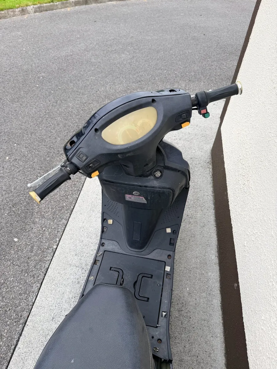 Electric moped - Image 4