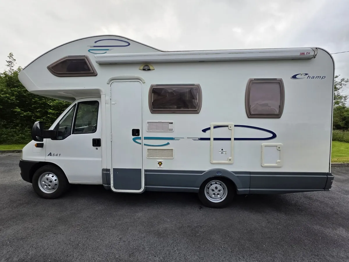 2005 LUNAR CHAMP A541 MOTORHOME - Image 1