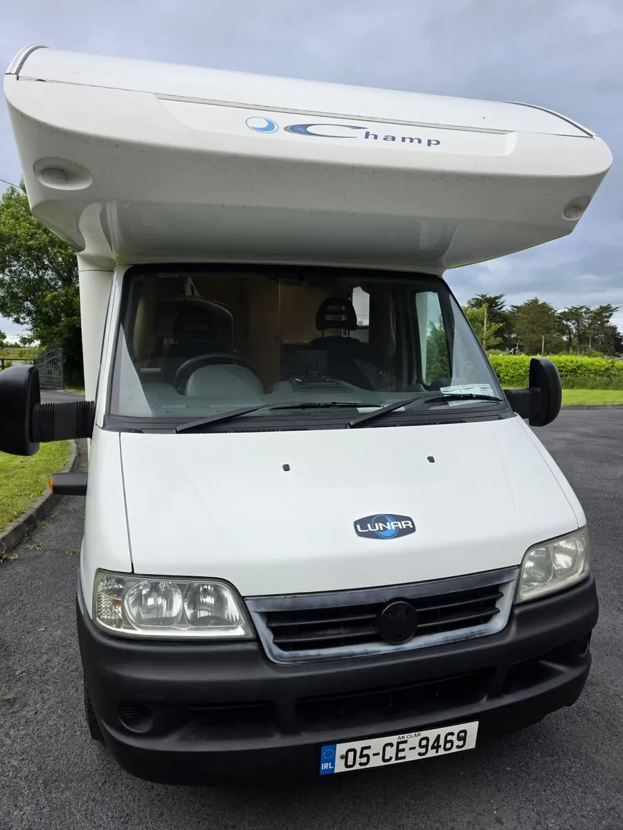 2005 LUNAR CHAMP A541 MOTORHOME - Image 2