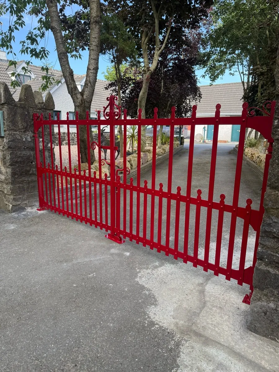 Iron gates - Image 1
