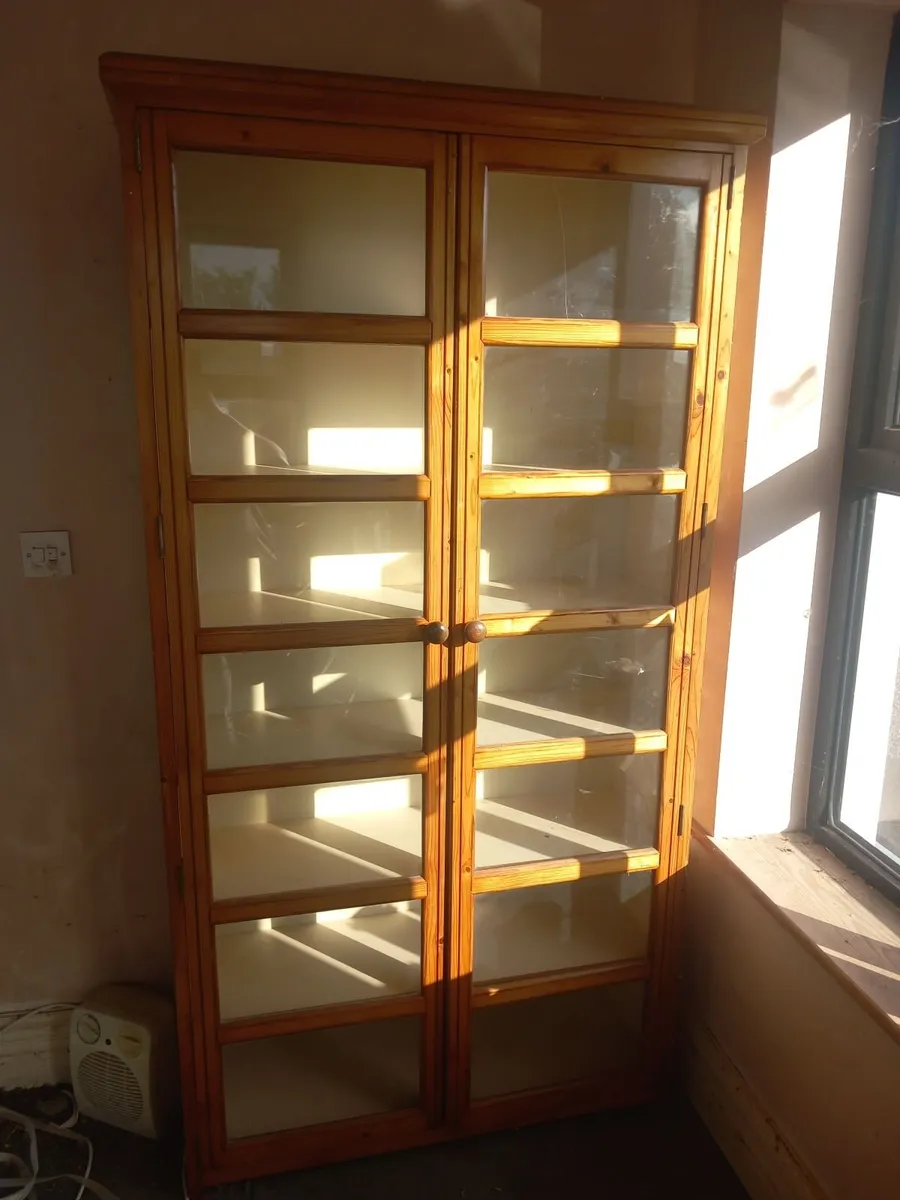 Glass cabinet - Image 1