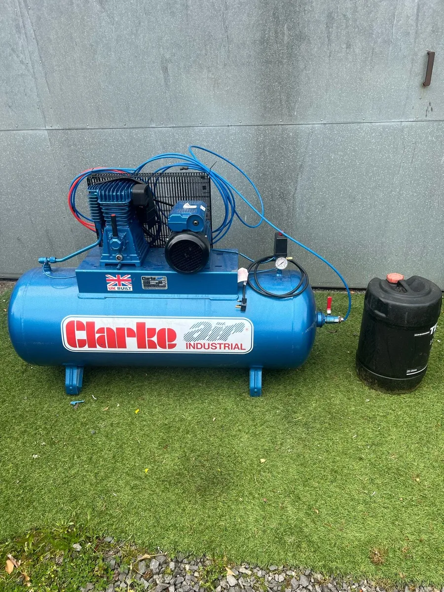 Garage Air Compressor Clarke 200 litre - Image 2