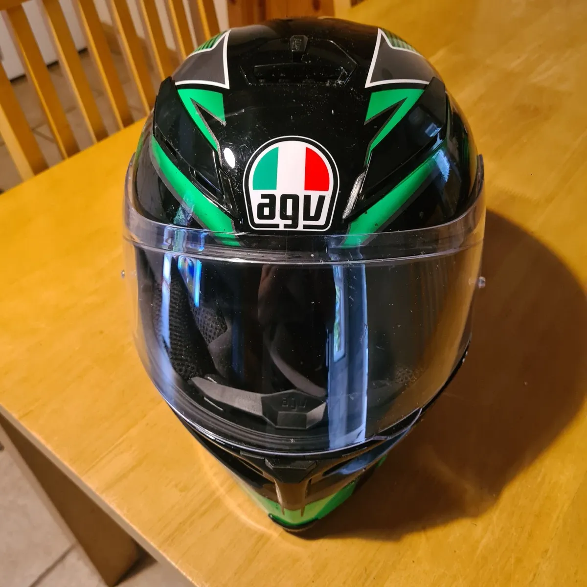 Motorbike helmet - Image 4