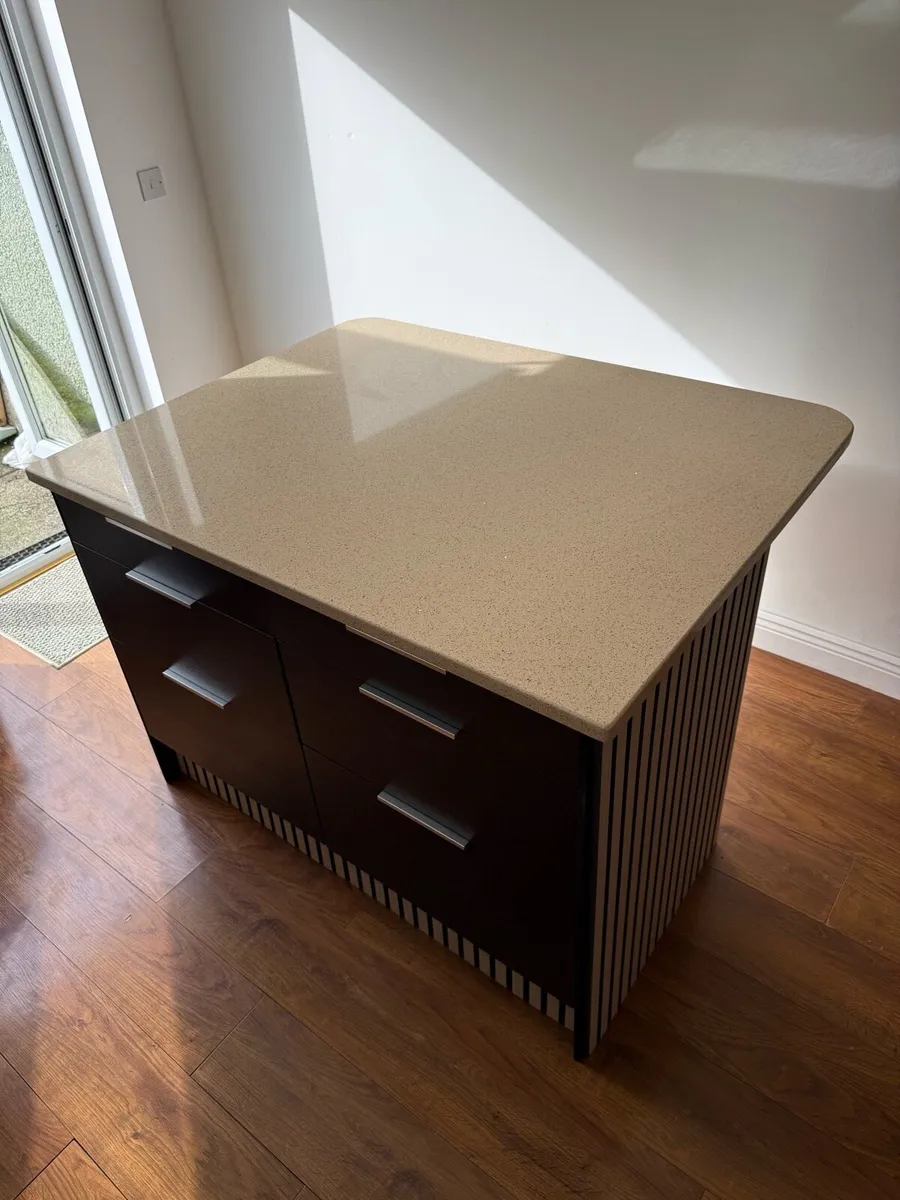 Kitchen Island - Image 2