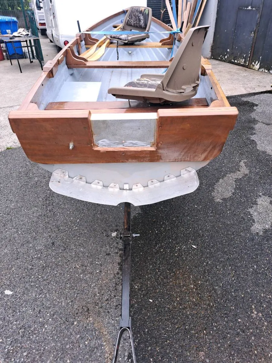 Lake boat - Image 3