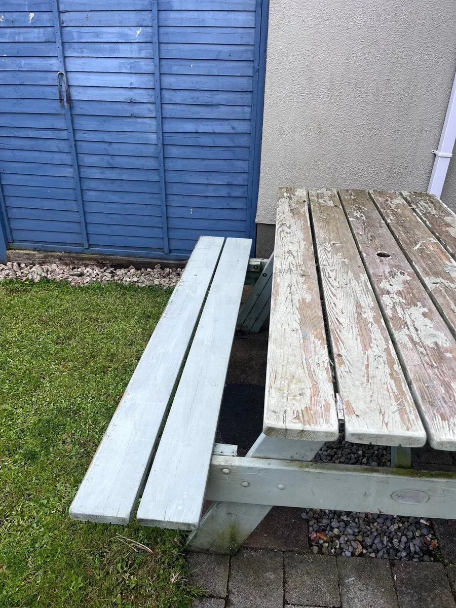 Picnic bench - Image 1