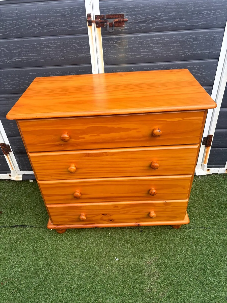 Chest of drawers