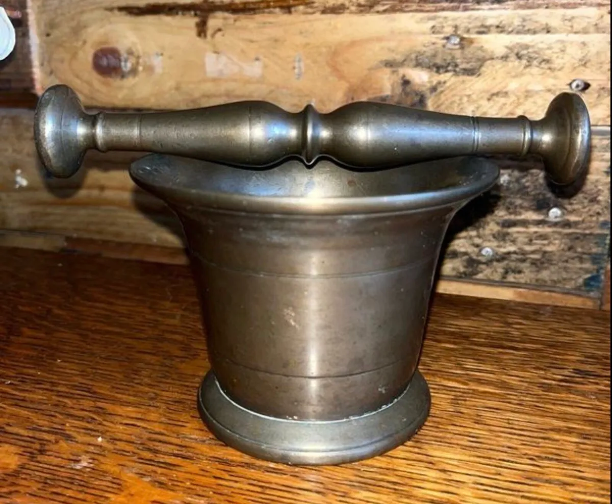 18th century bronze pestal and mortar - Image 1