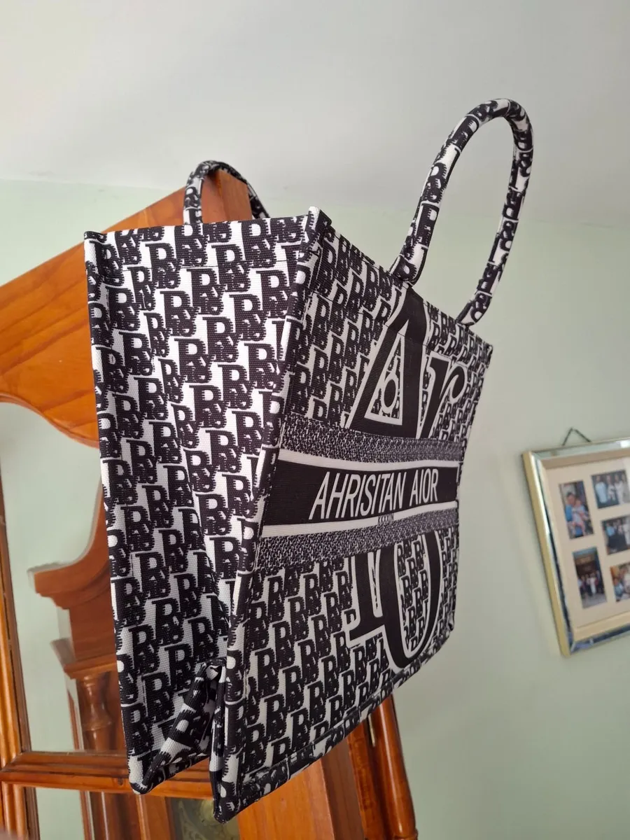 €9 you pay shipping,  Large Ladies Handbags - Image 2