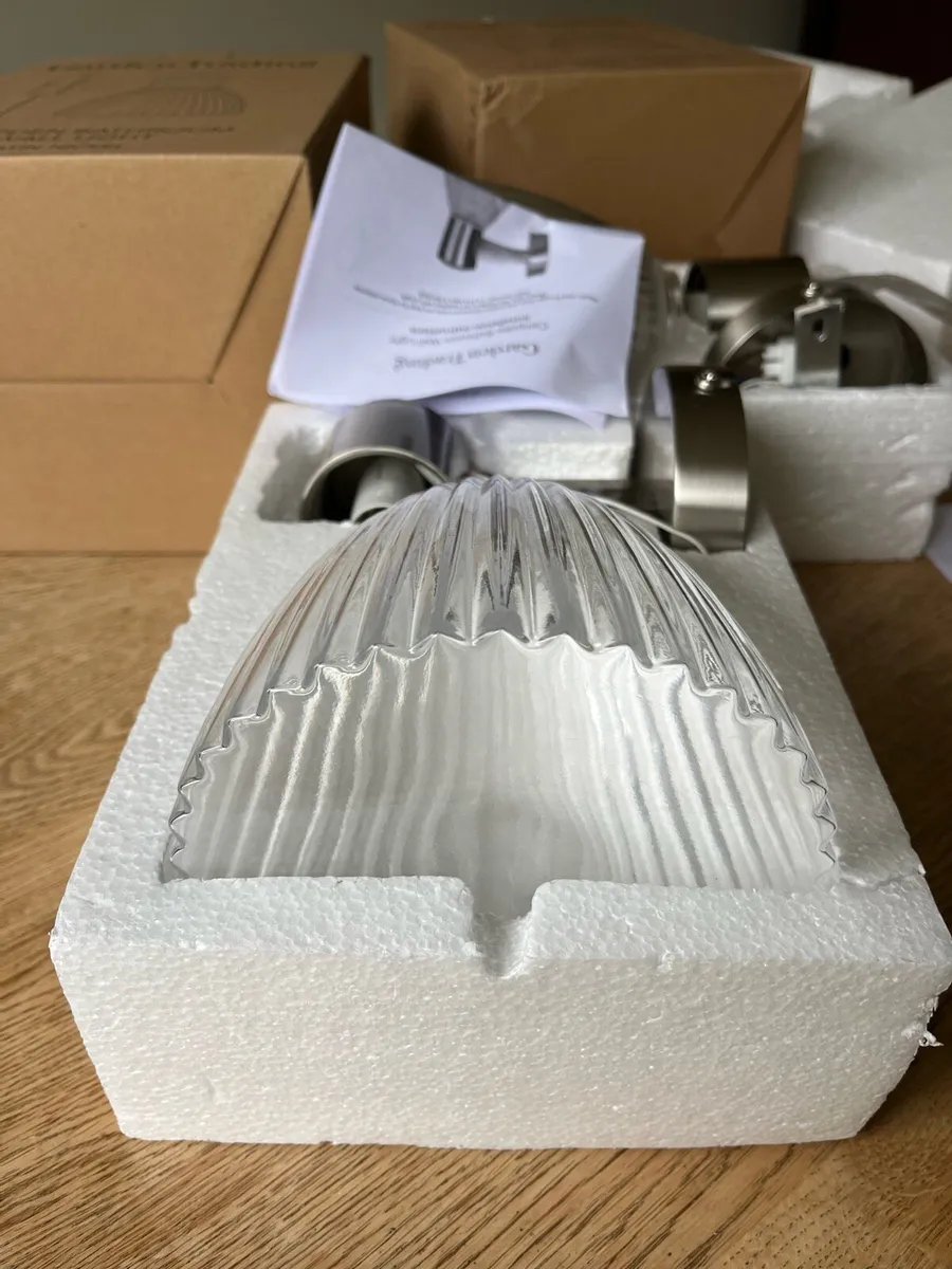 Bathroom wall lights - Image 3
