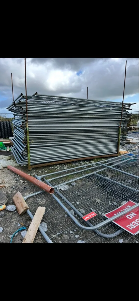 Harris Fence (50 +) - Image 1