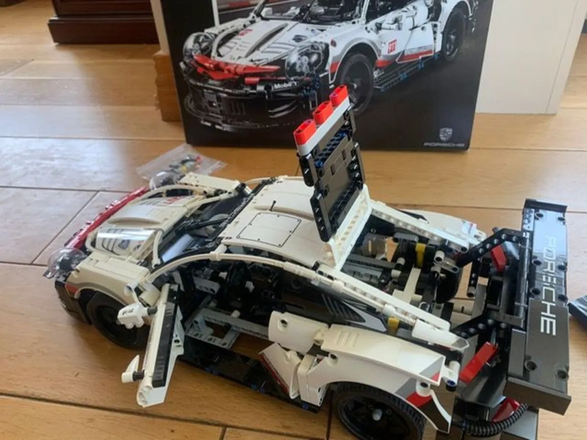 Lego Porsche 911 RSR Set No. 42096 - Image 2