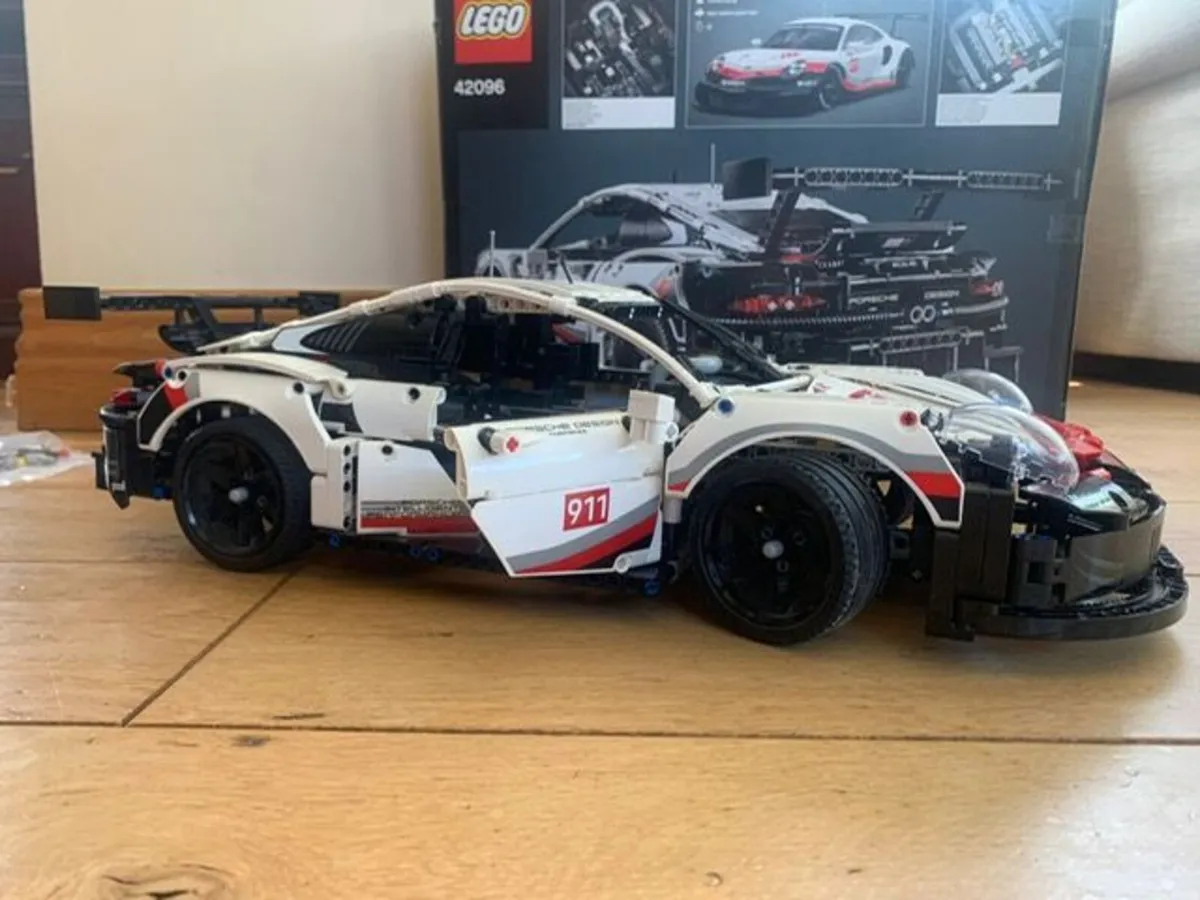 Lego Porsche 911 RSR Set No. 42096 - Image 3
