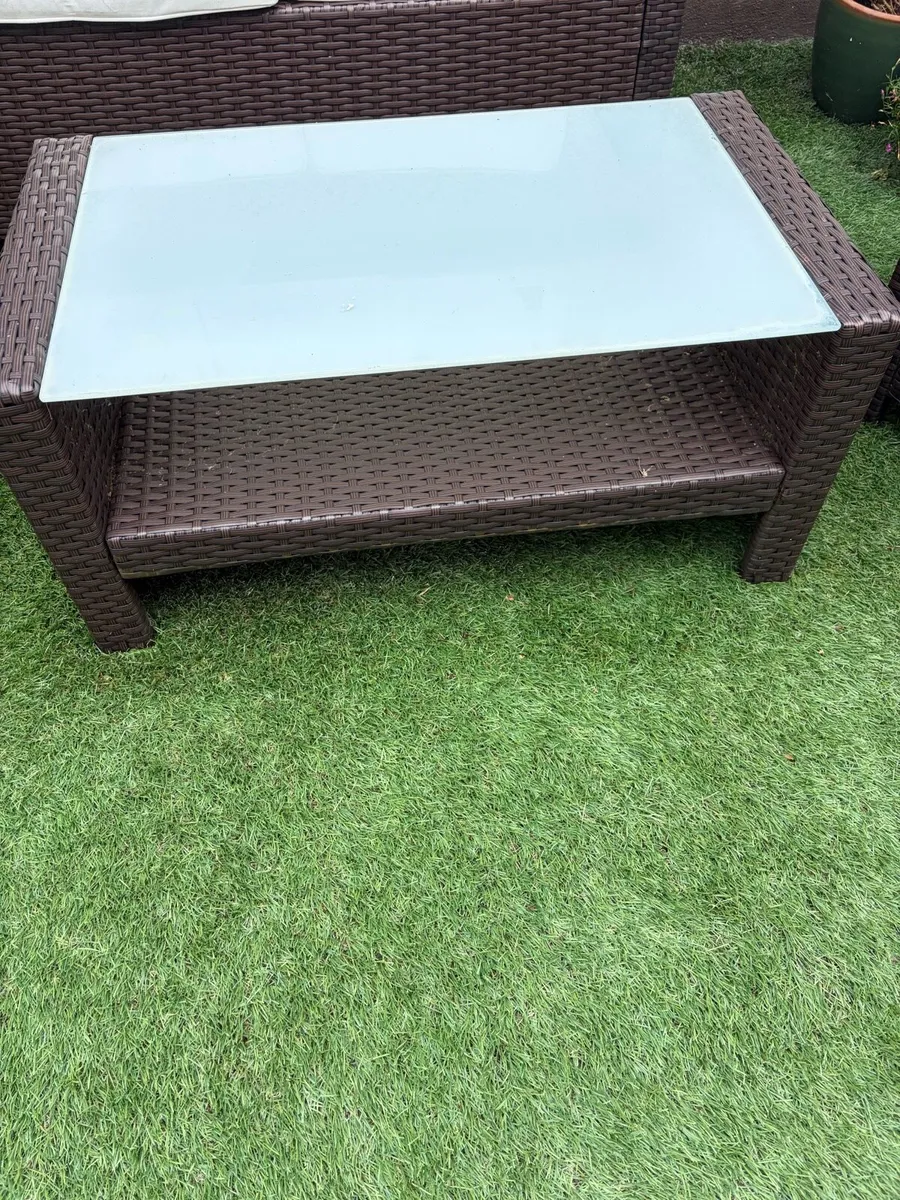 Wicker garden chairs and table - Image 2