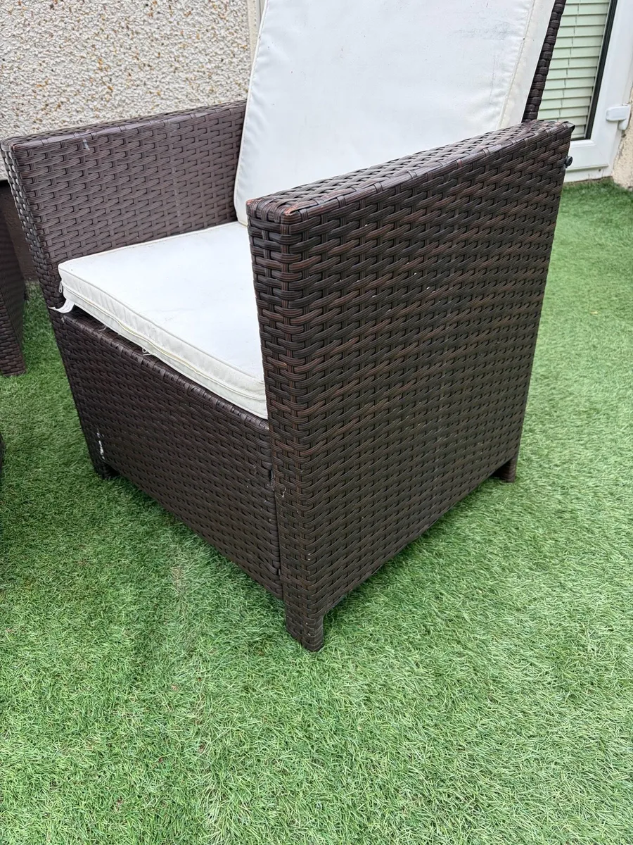 Wicker garden chairs and table - Image 3