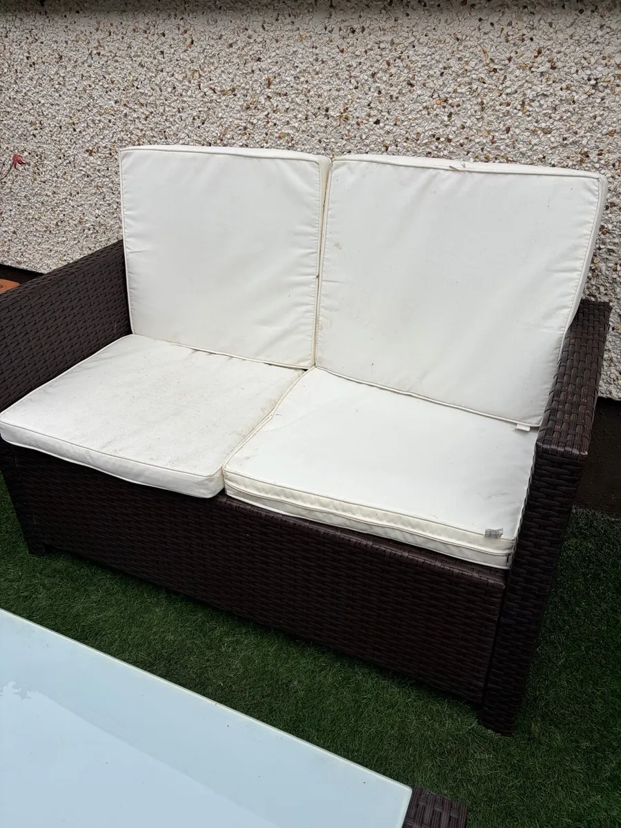 Wicker garden chairs and table - Image 4