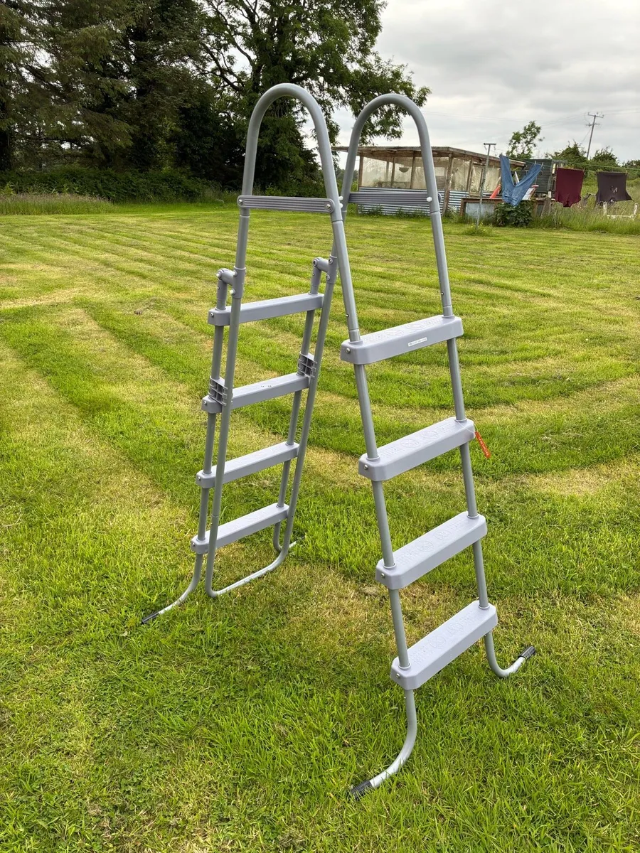 Swimming pool ladder - Image 1