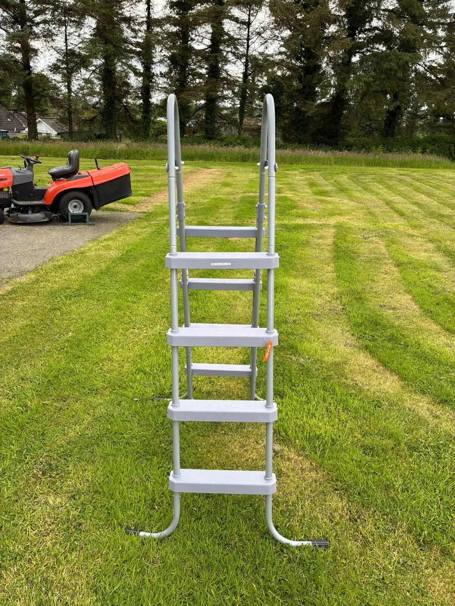 Swimming pool ladder - Image 3