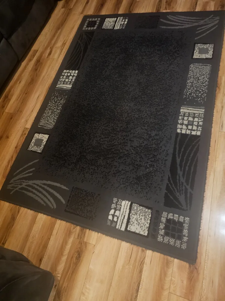 Living room rug (120cm x 170cm) - Image 1