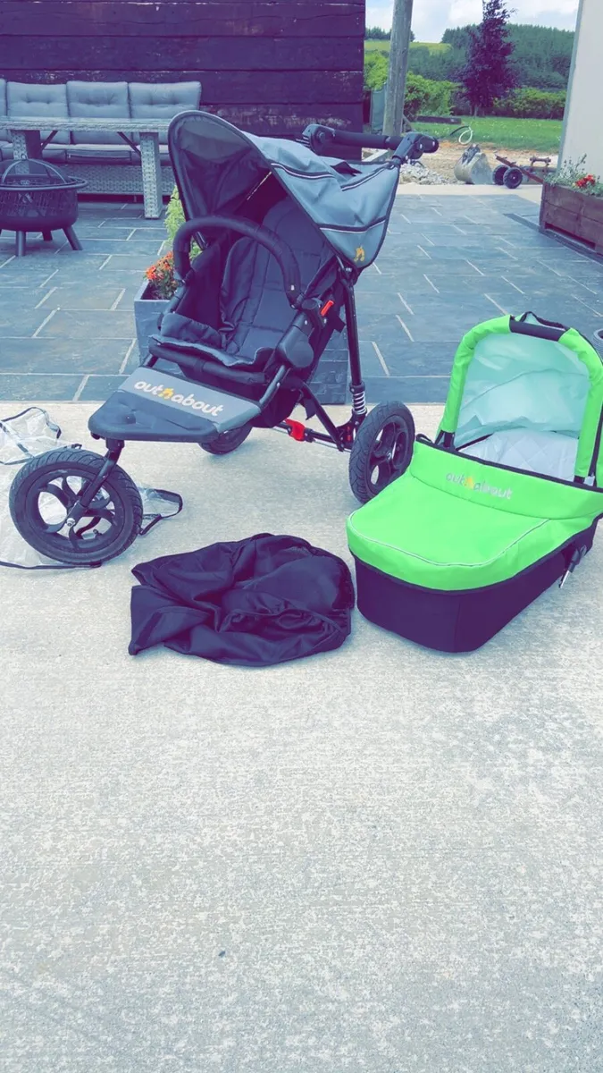 Out N About buggy and bassinet - Image 1