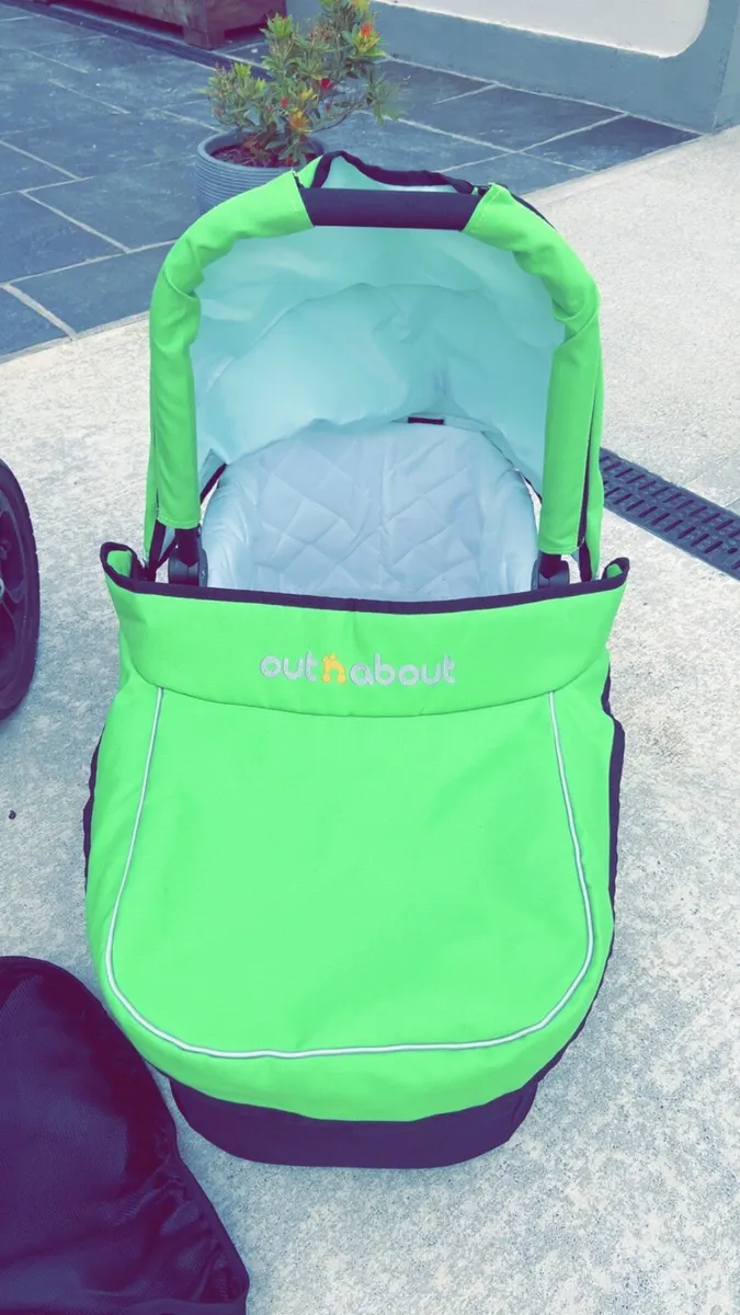 Out N About buggy and bassinet - Image 2