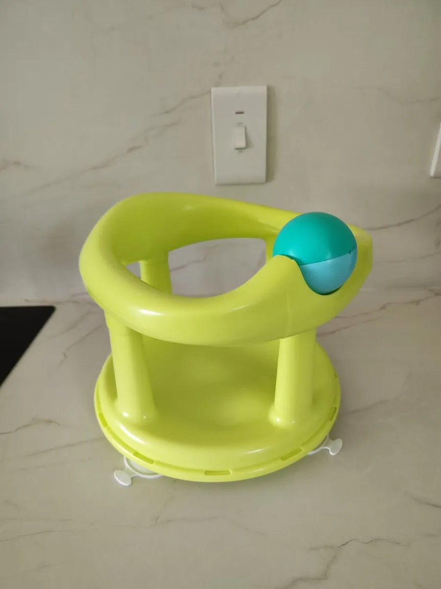 Baby items: mats x2, bath seat, monitor arms x2 - Image 2