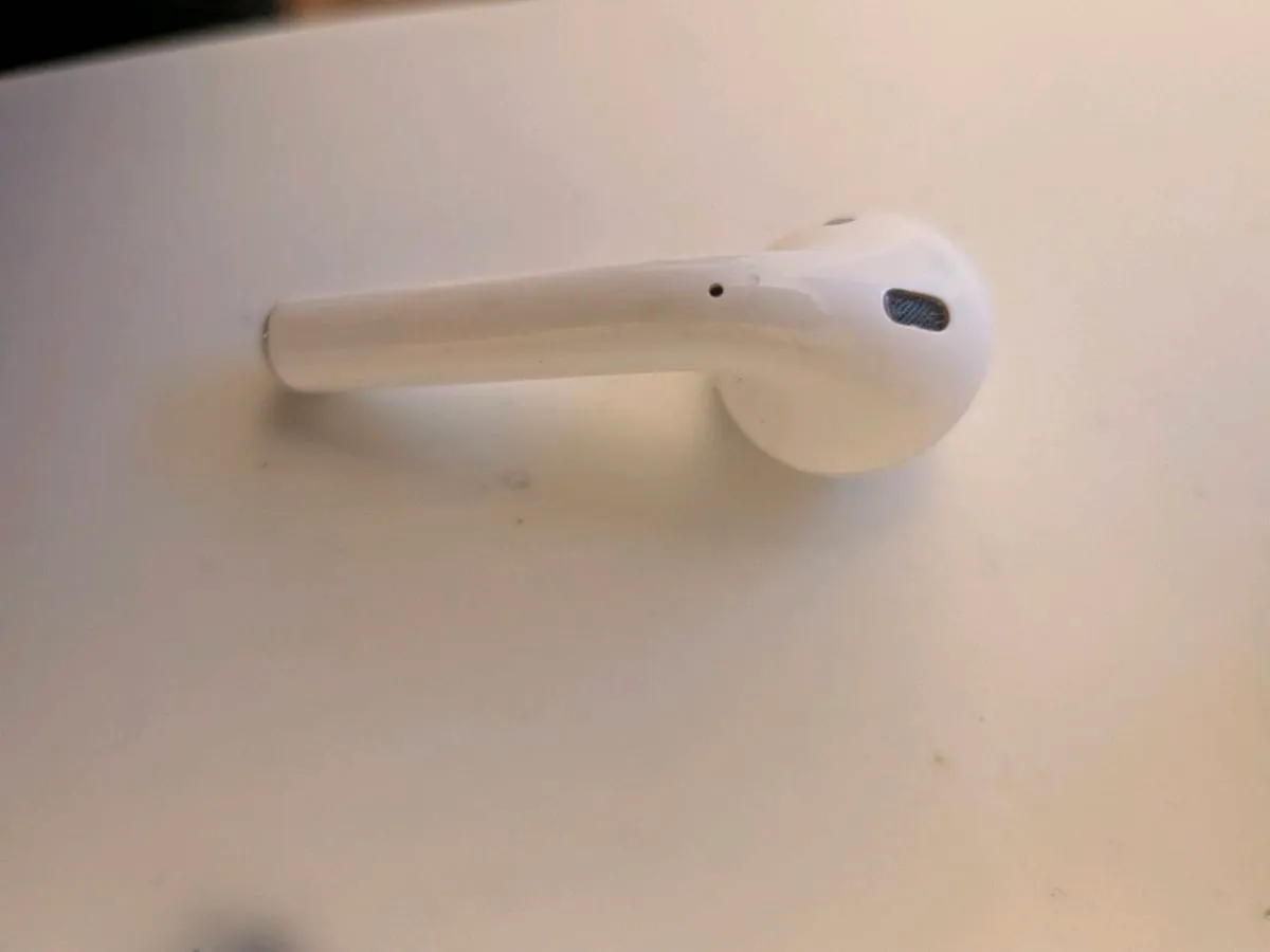 Apple Airpod Right 2nd Gen. Ear Bud A2032 Good Con - Image 2