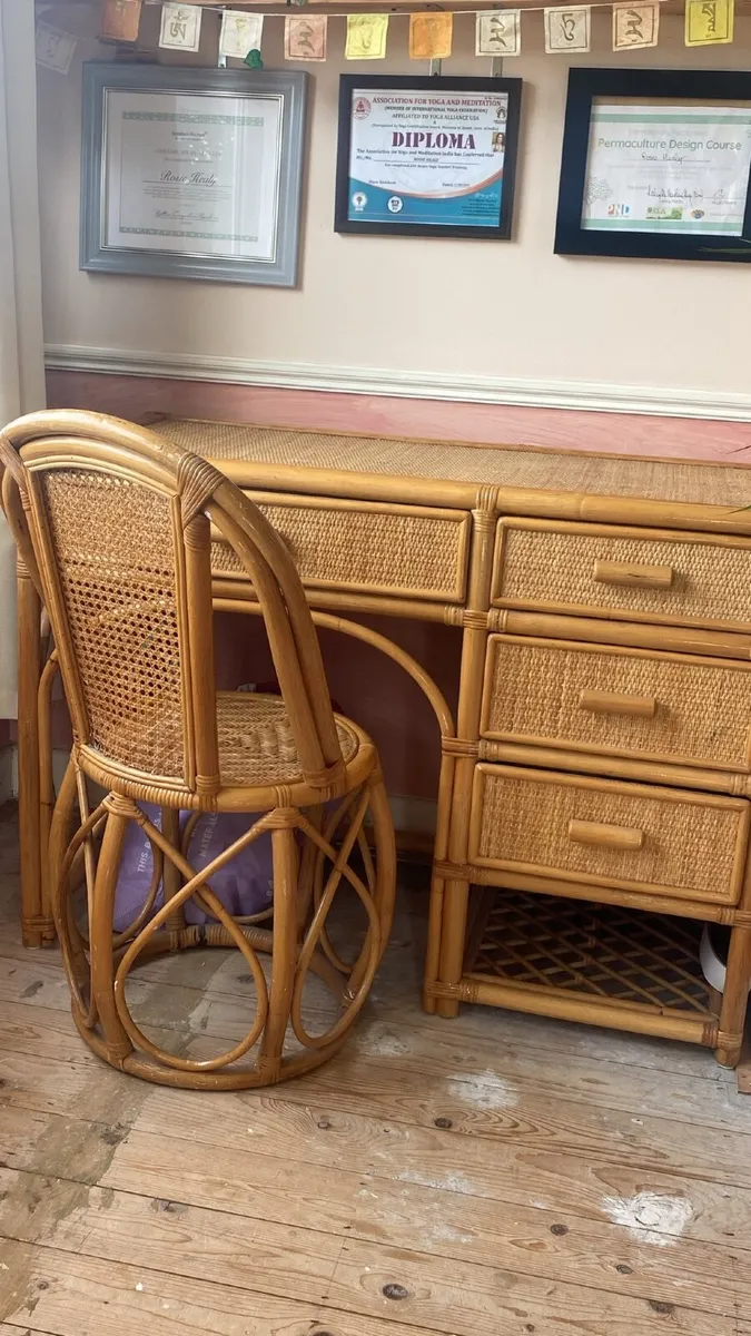Rattan desk and chair - Image 4