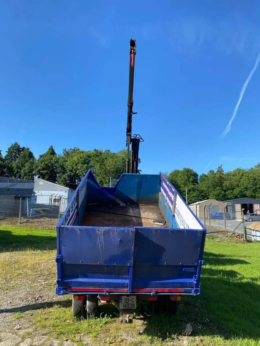 Izuzu Tipper with crane - Image 4
