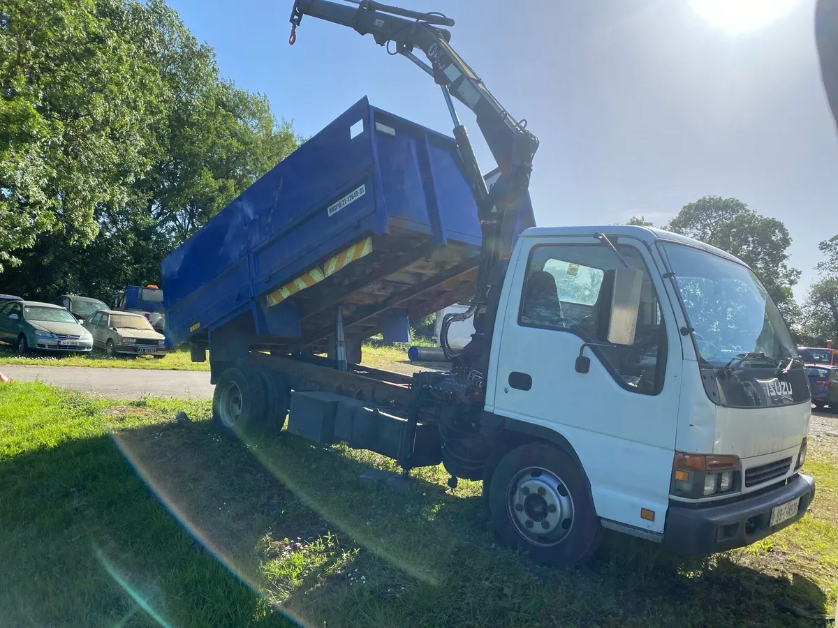 Izuzu Tipper with crane - Image 2