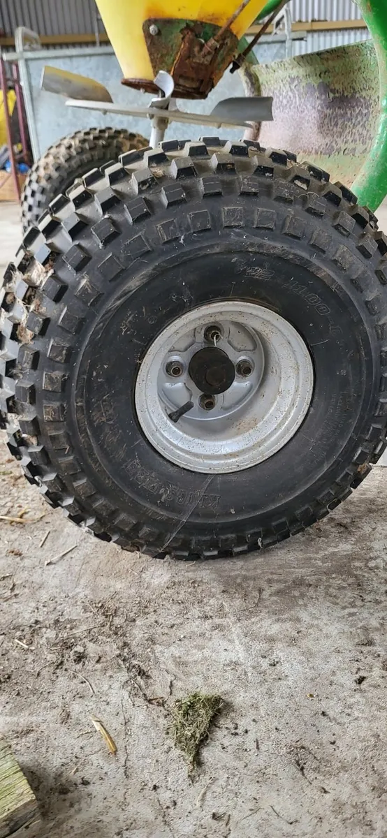 Quad fertilizer spreader - Image 3