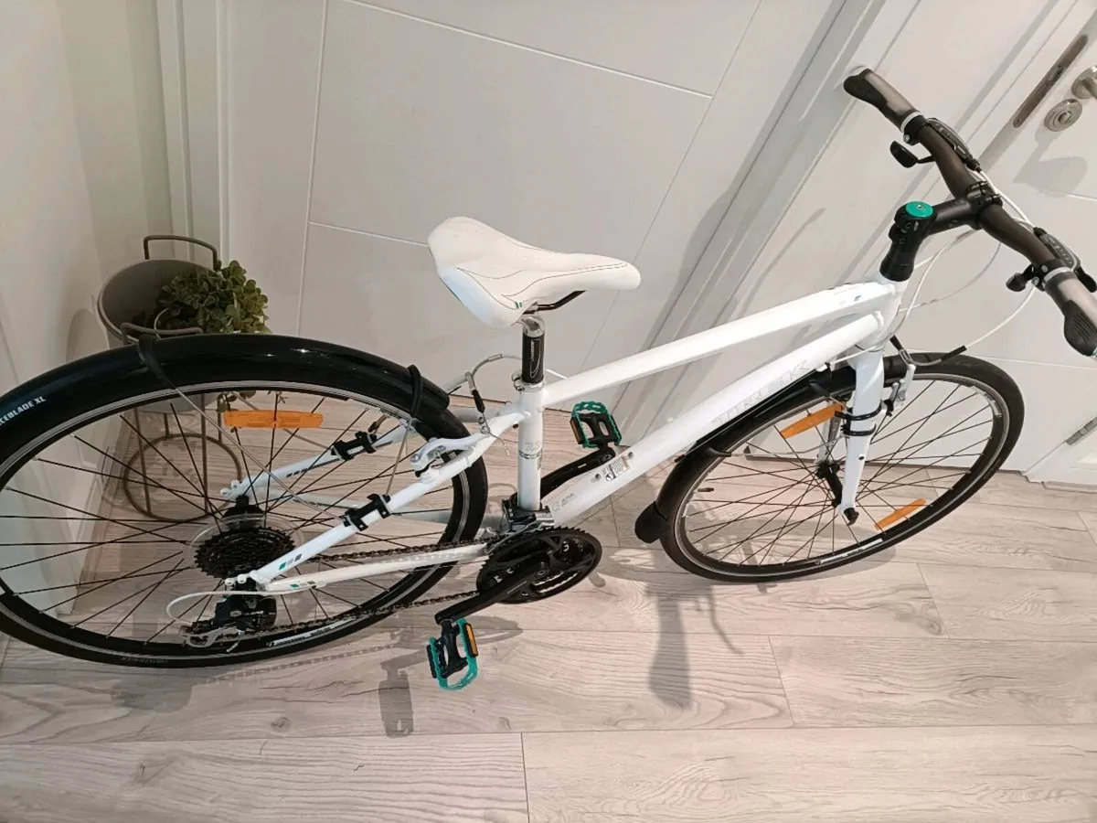 Ladies bike Trek Fx7.3 as new Size XS 15/38 - Image 3