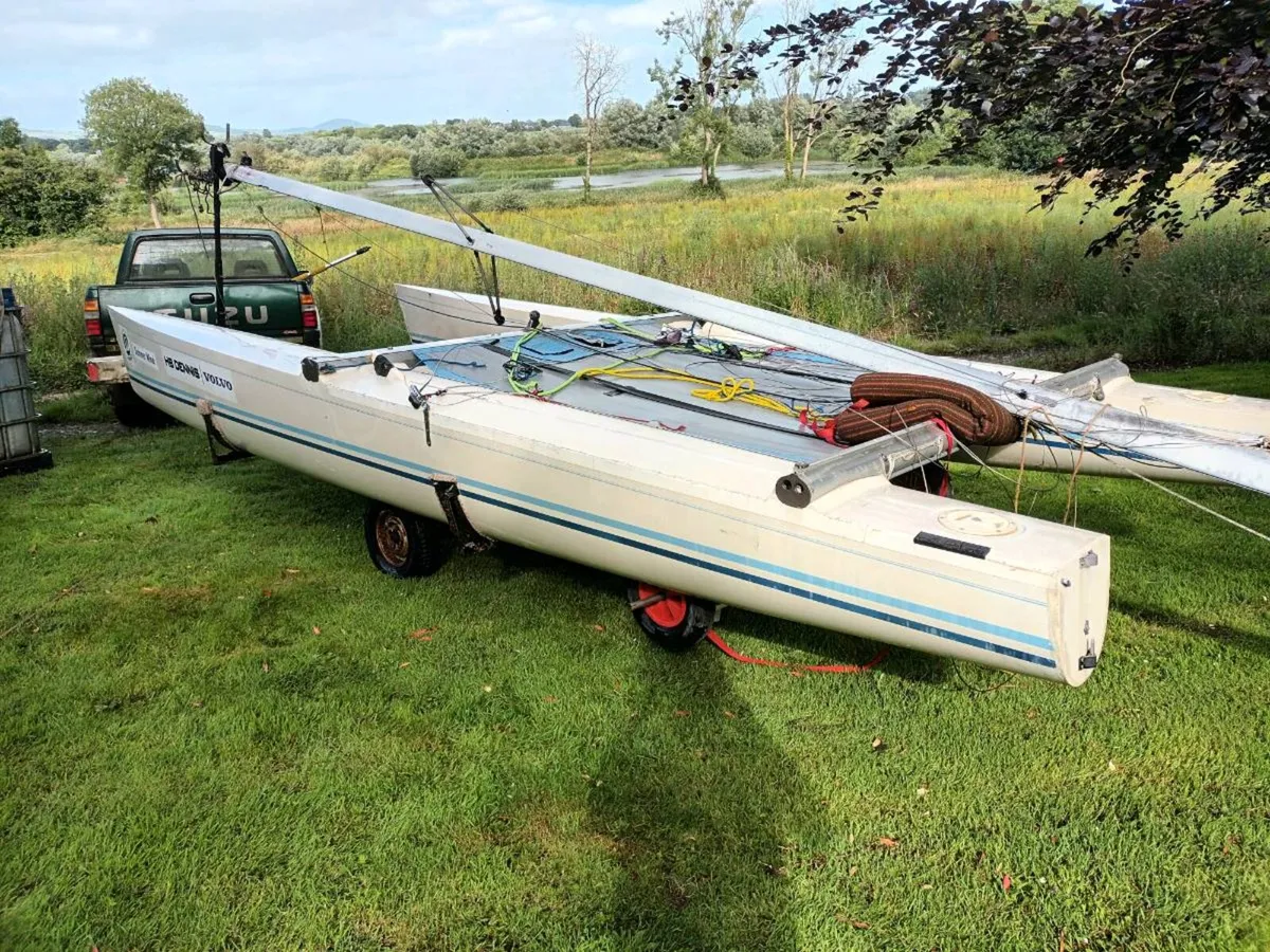 Catamaran sailing dingy - Image 1