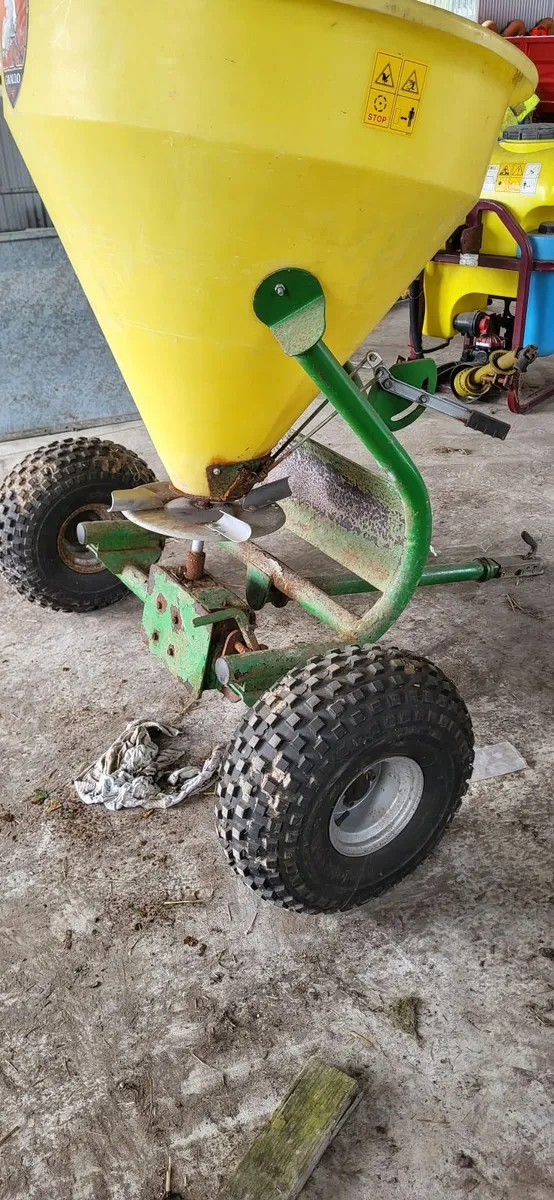Quad fertilizer spreader - Image 4