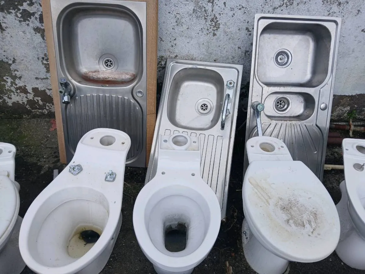Toilets and sinks - Image 2