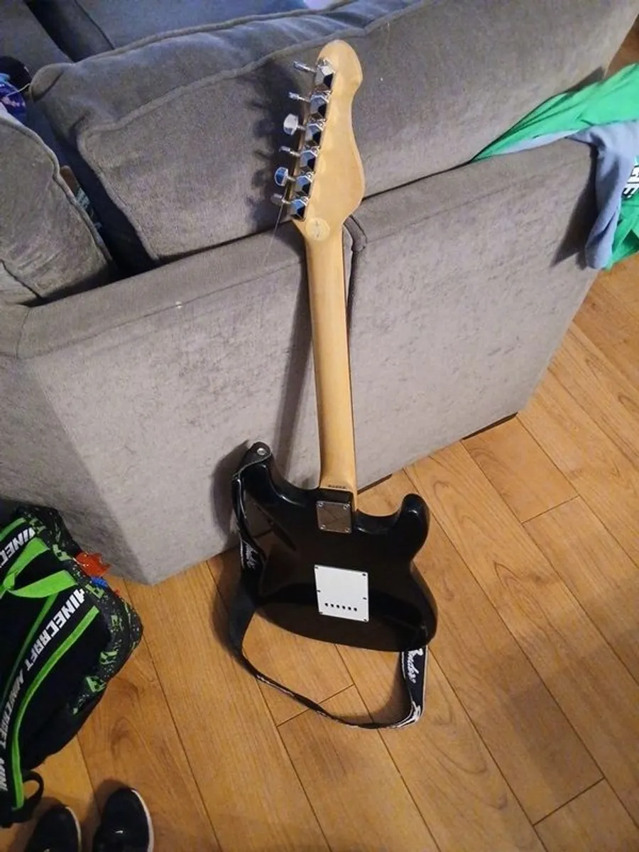 electric guirtar - Image 2