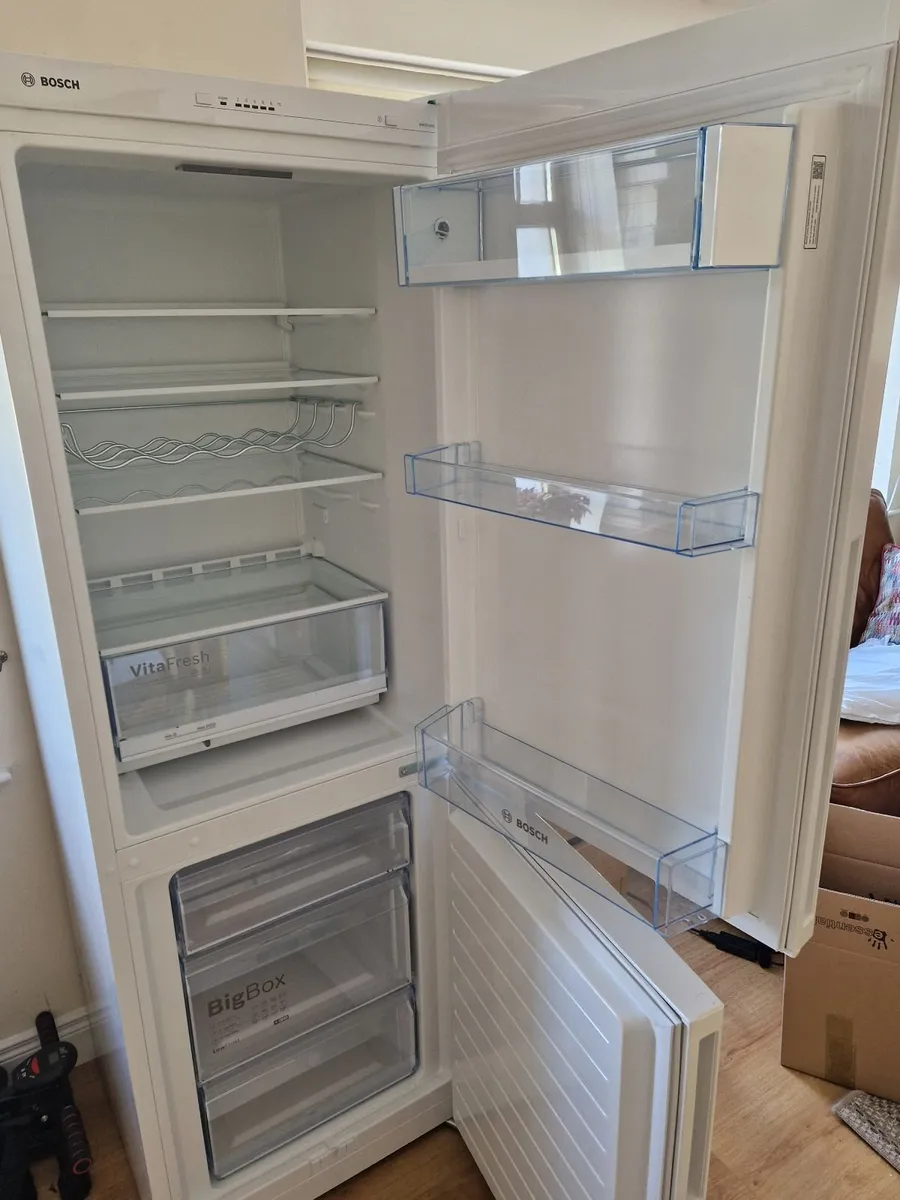 Freestanding Bosch fridge freezer - Image 1