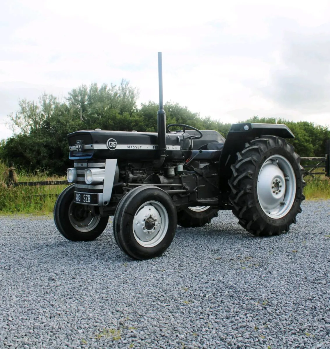 BLACK MASSEY FERGUSON 135 - Image 4