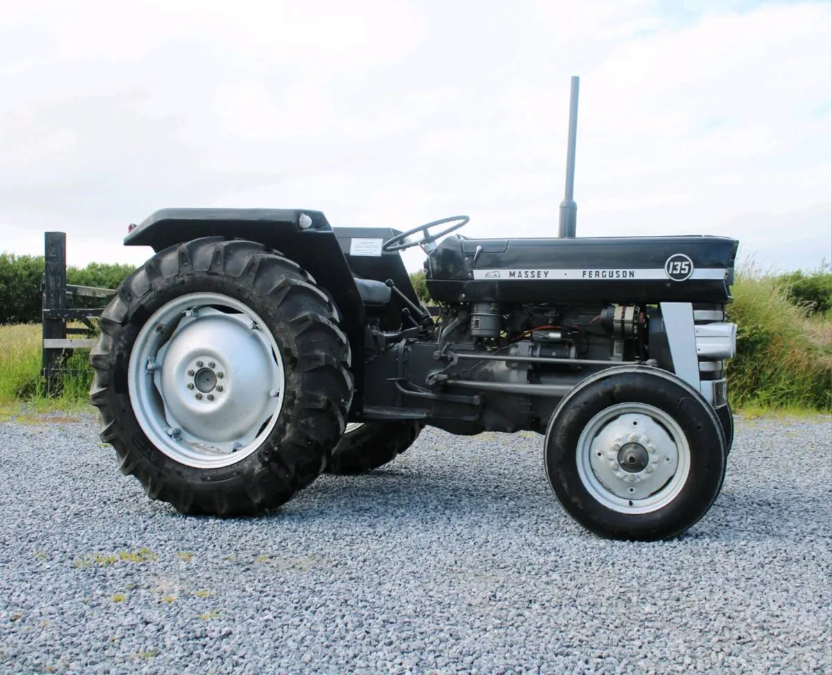 BLACK MASSEY FERGUSON 135 - Image 2