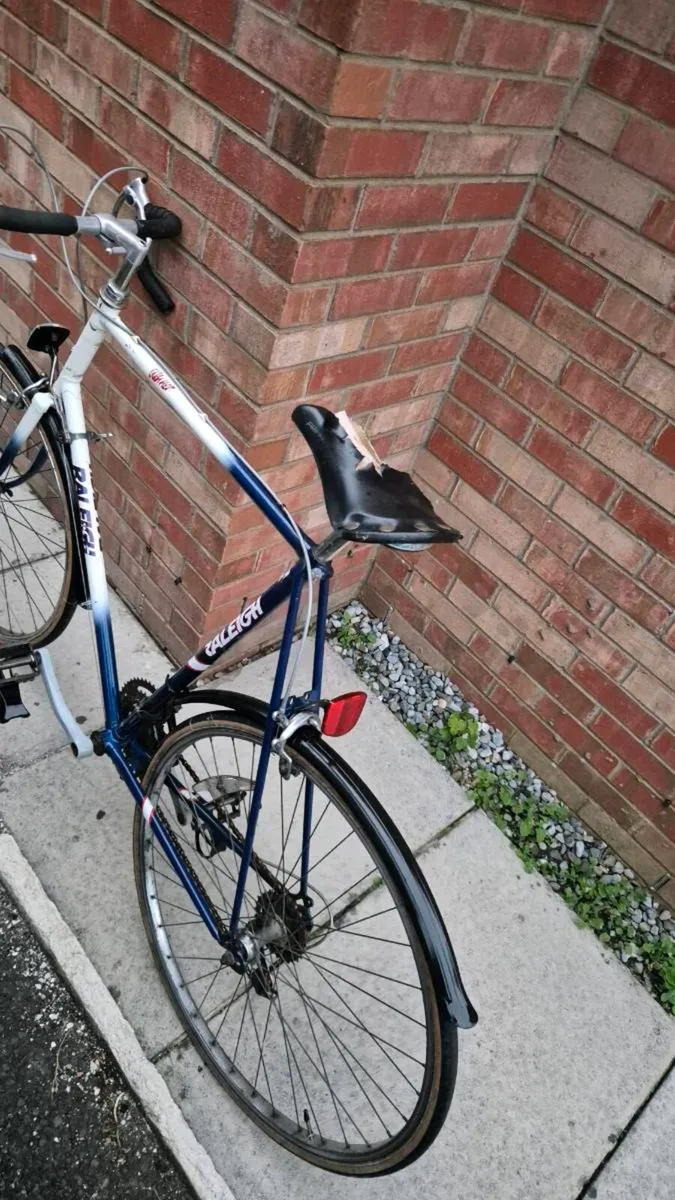 Classic vintage retro raleigh road racing bike - Image 3