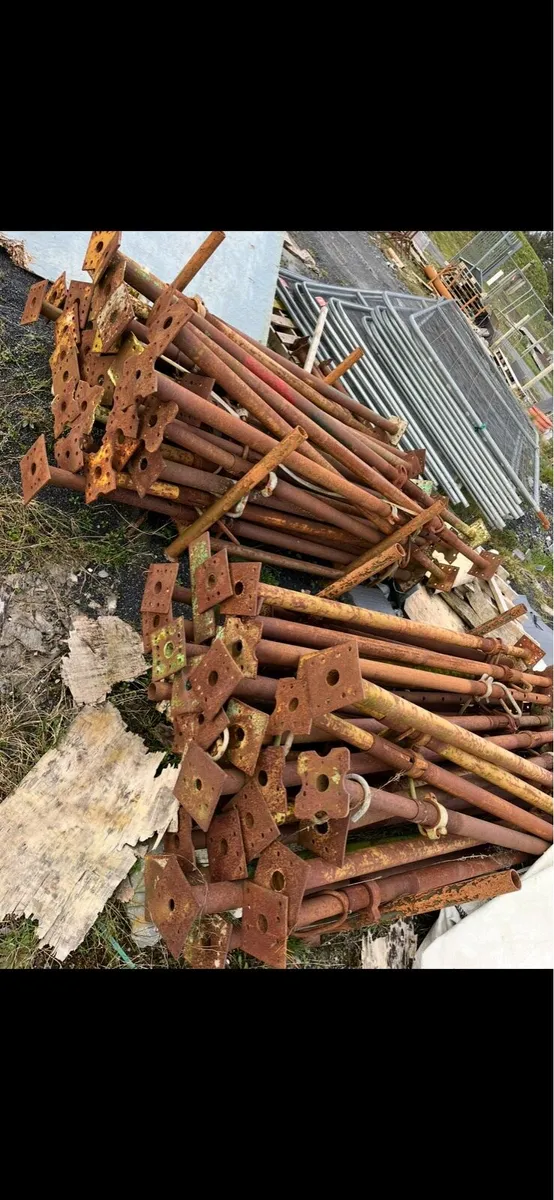 Acro props - Image 1