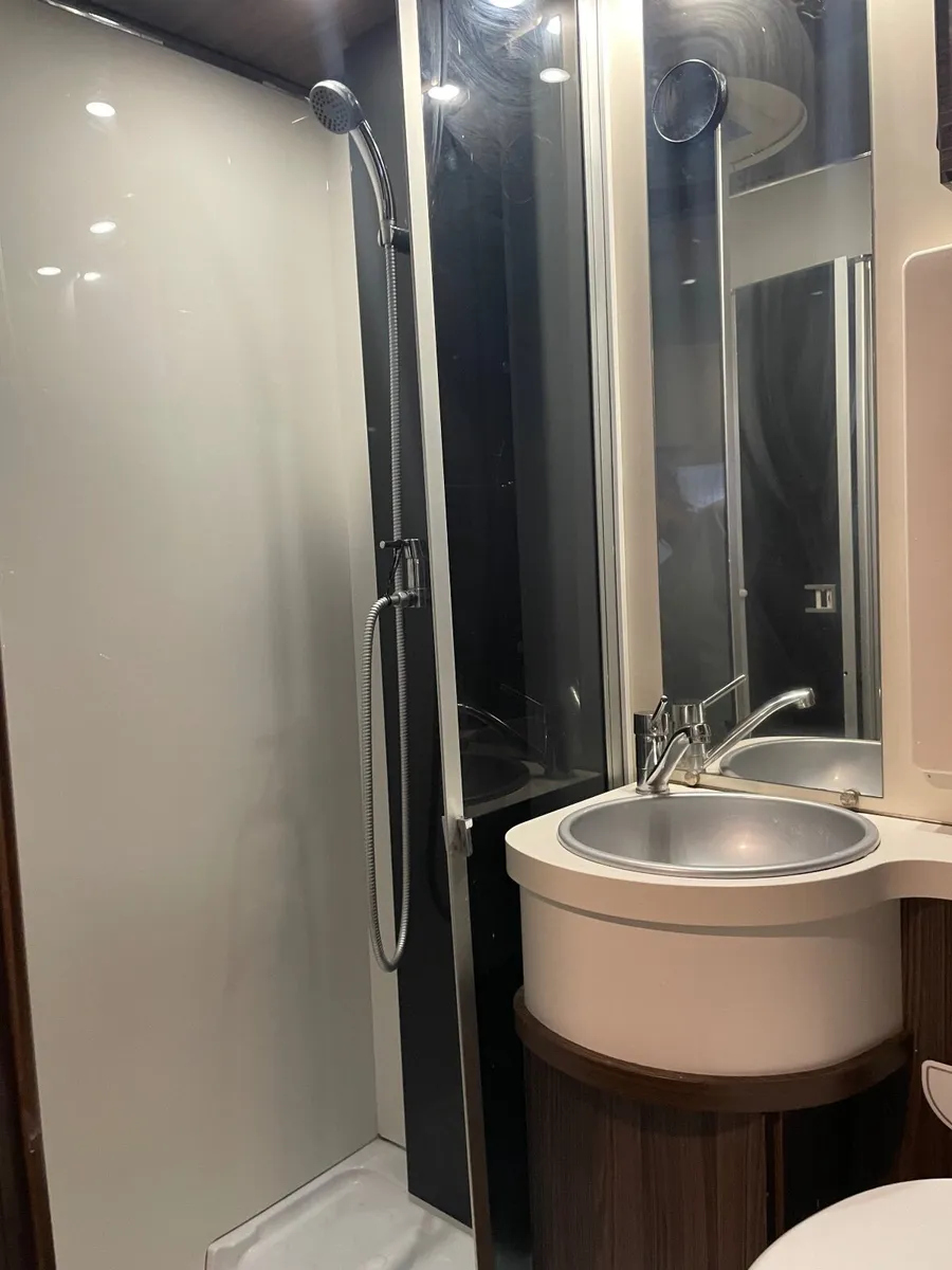 Excellent cond. 6 berth 6 bed camper - Image 2