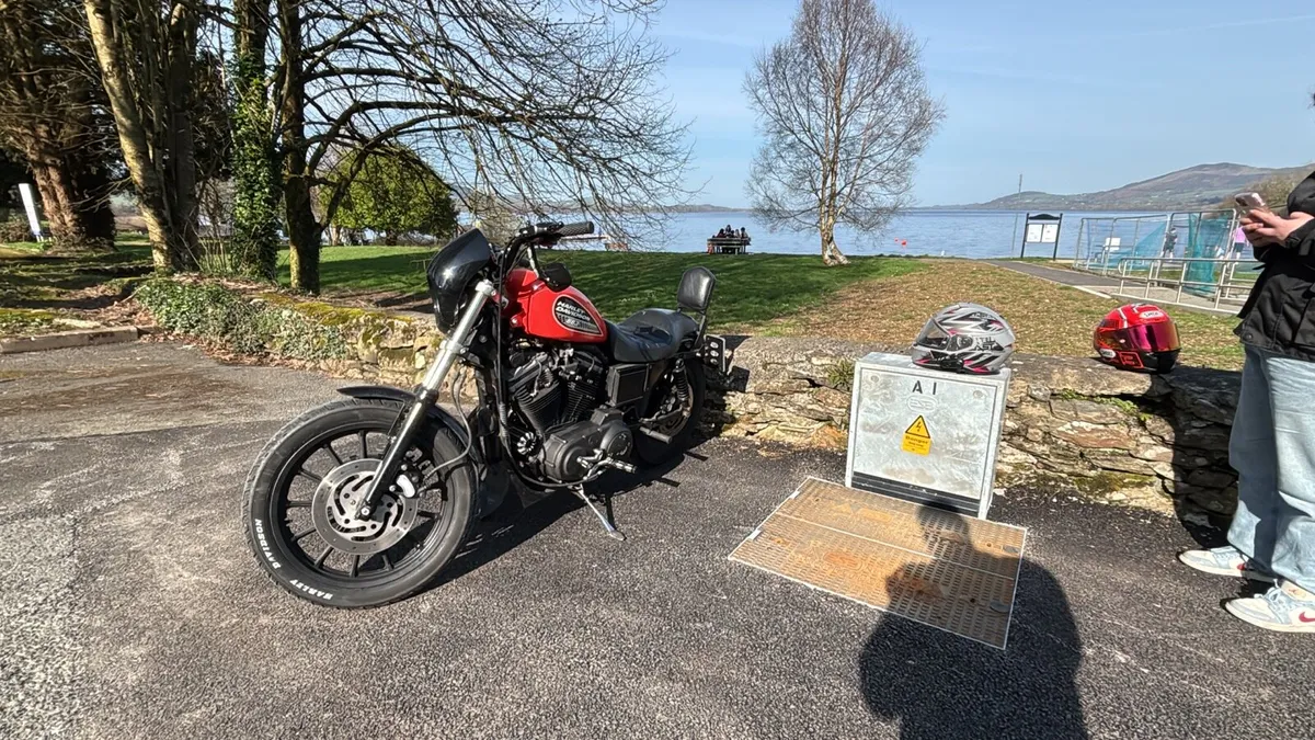 Harley-Davidson XL883R 2001 - Mint Condition - Image 2