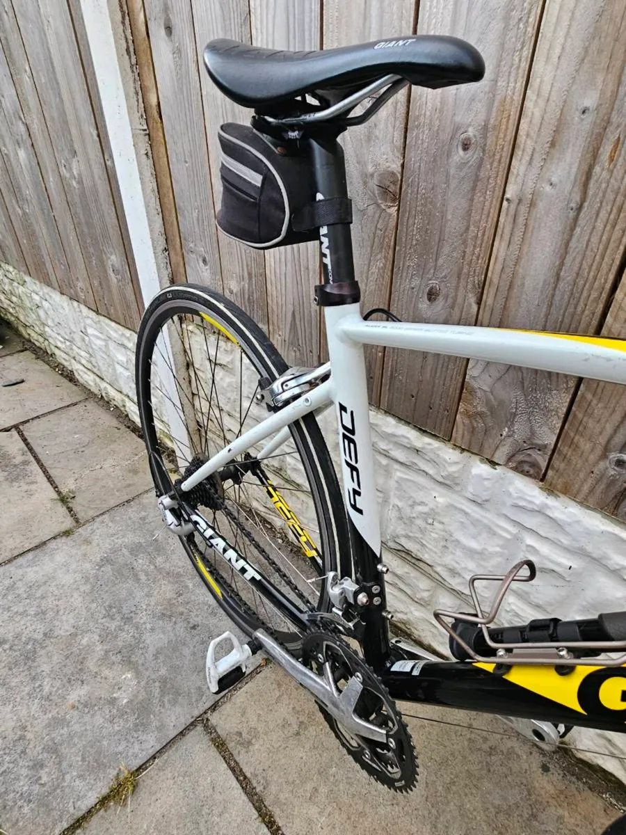 GIANT Defy 5 road bike - Image 3