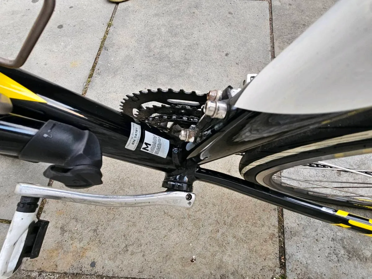 GIANT Defy 5 road bike - Image 4