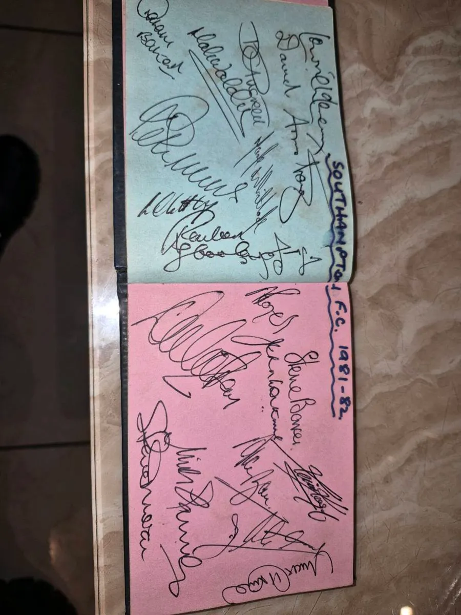 Southampton 1981 autographs - Image 1