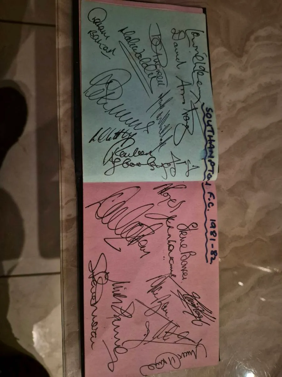 Southampton 1981 autographs - Image 2