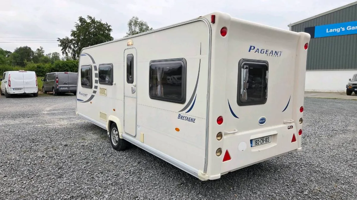 6 berth Bailey Pageant caravan - Image 2