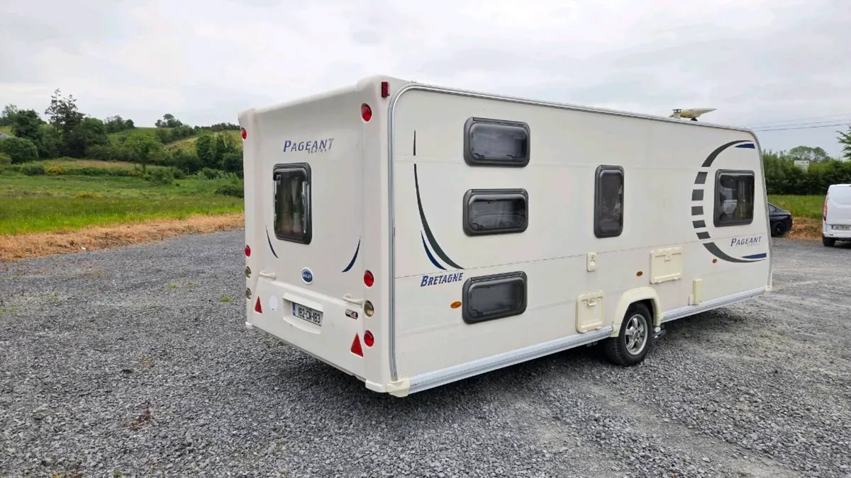 6 berth Bailey Pageant caravan - Image 4