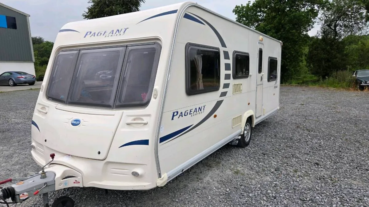 6 berth Bailey Pageant caravan - Image 1